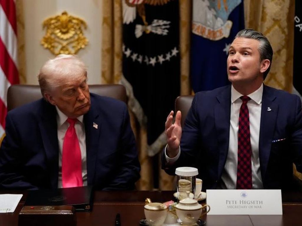 Video Trump Ketiduran Pas Menterinya Lagi Pada Ngomong
